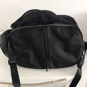 Like new Aer gym bag!